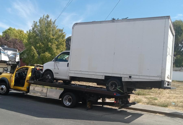 Box truck and heavy equipment removal service