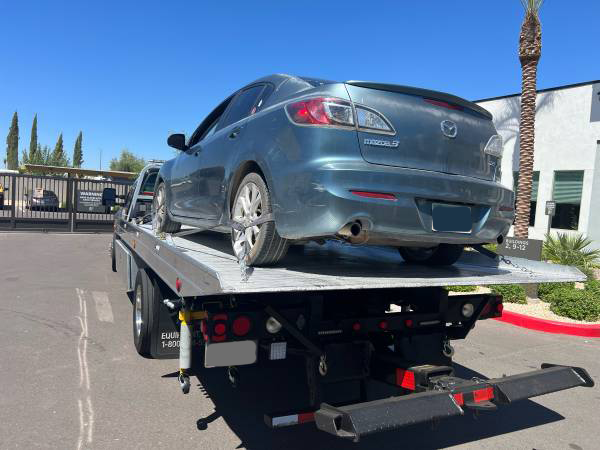 Junk car pickup service in West Milwaukee, WI